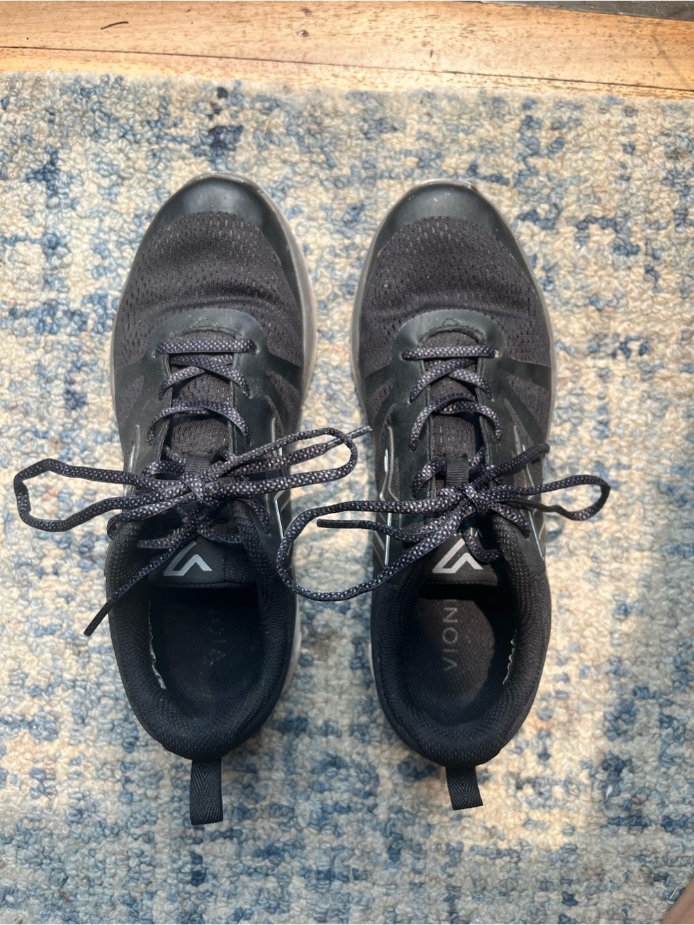 Vionic Women's Lightweight 335 Black Sneakers Size 9